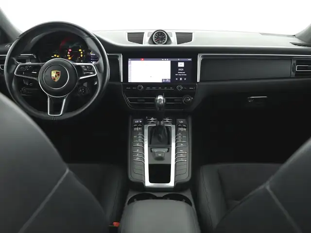 Porsche Macan view 12