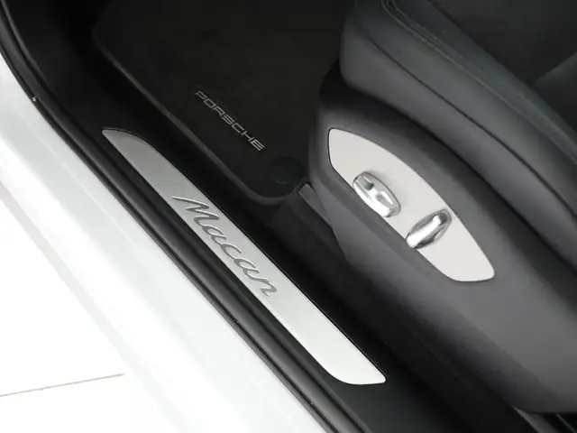 Porsche Macan view 18