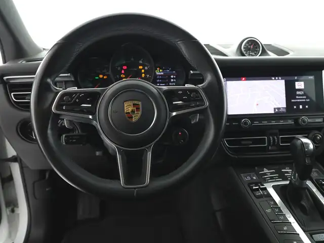Porsche Macan view 13