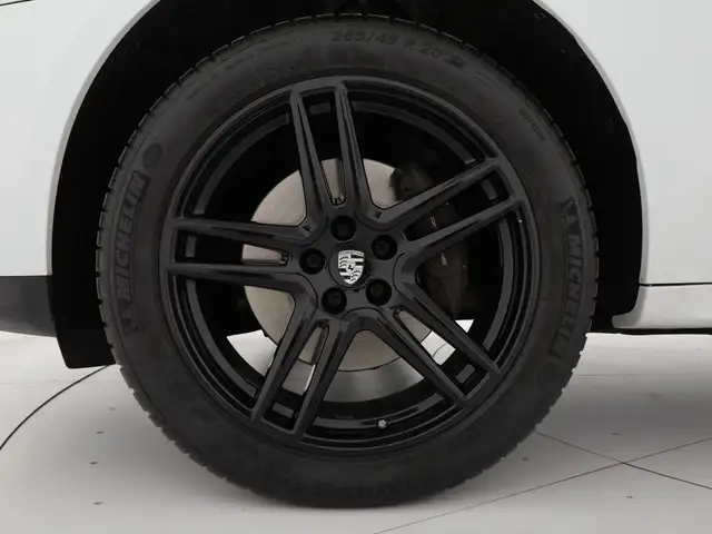 Porsche Macan view 6