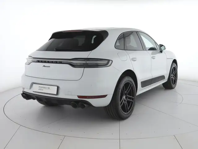 Porsche Macan view 2