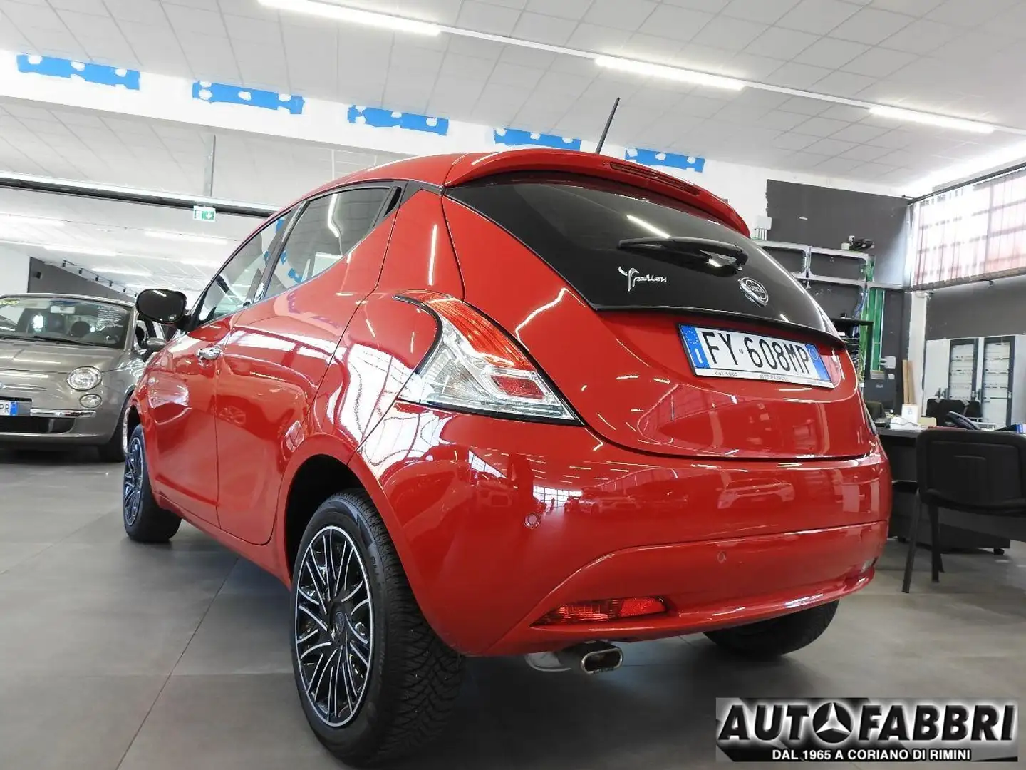 Lancia Ypsilon LANCIA -  -  1.2 69 CV 5p. GPL Ecochic Gold Roşu - 2