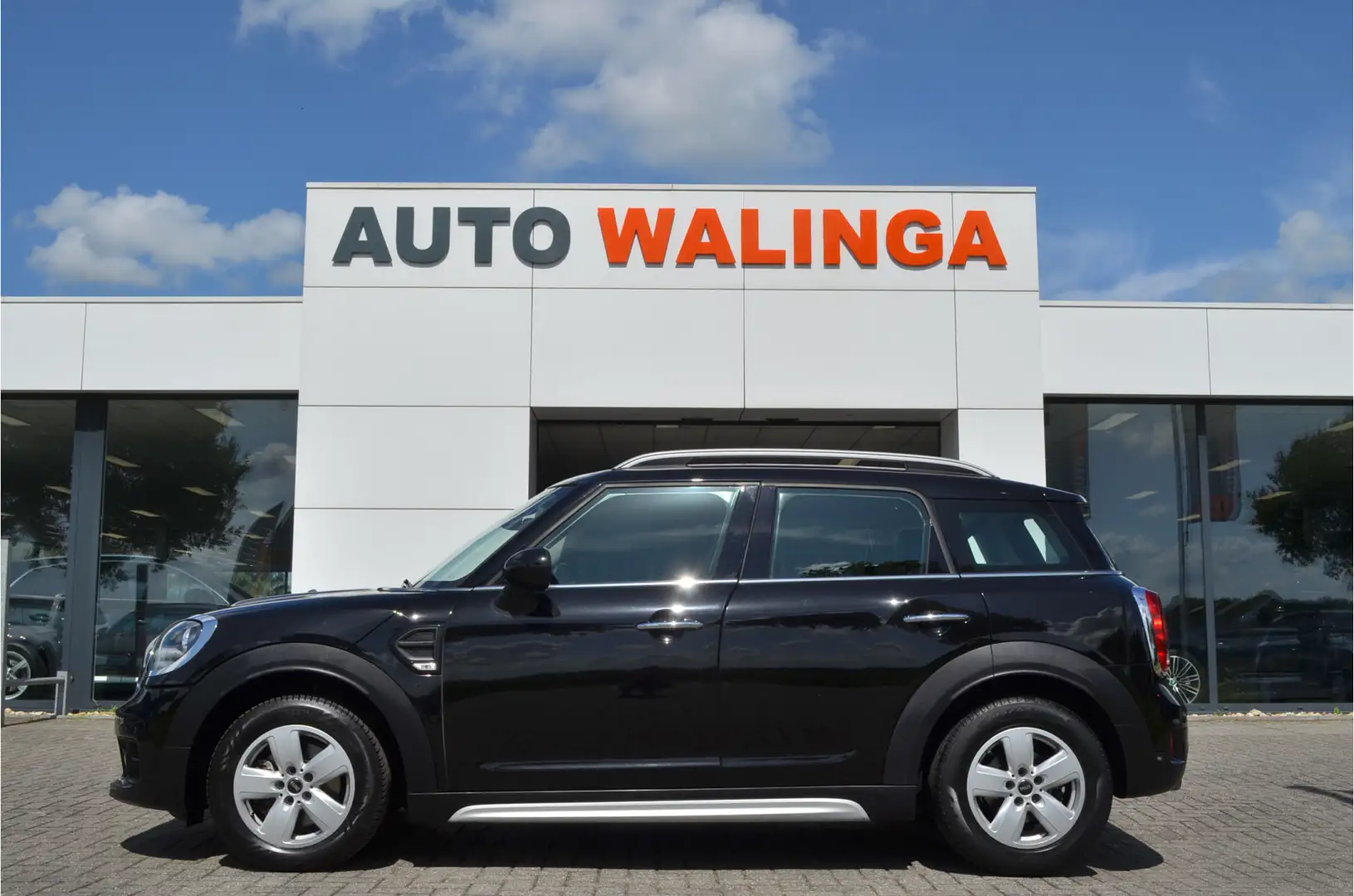 MINI Cooper Countryman Mini 1.5 Business Edition Navi | Airco | Dakrails Zwart - 2