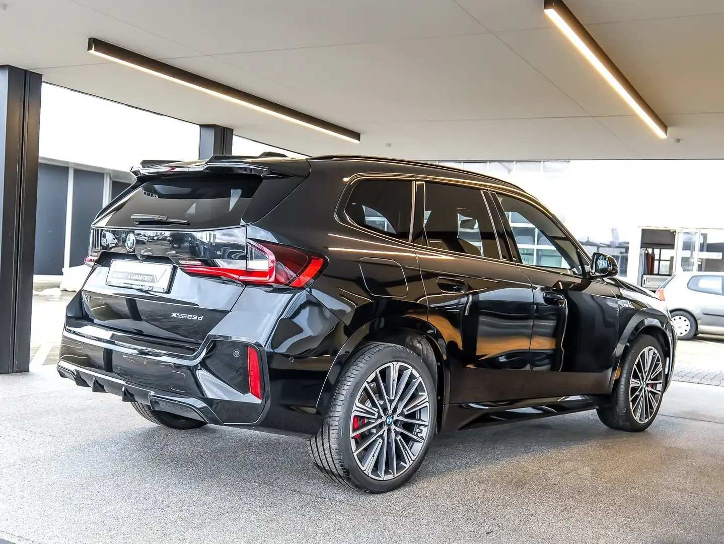 BMW X1 xDrive23d M Sport HUD PANO ACC AHK RFK NAVI Schwarz - 2