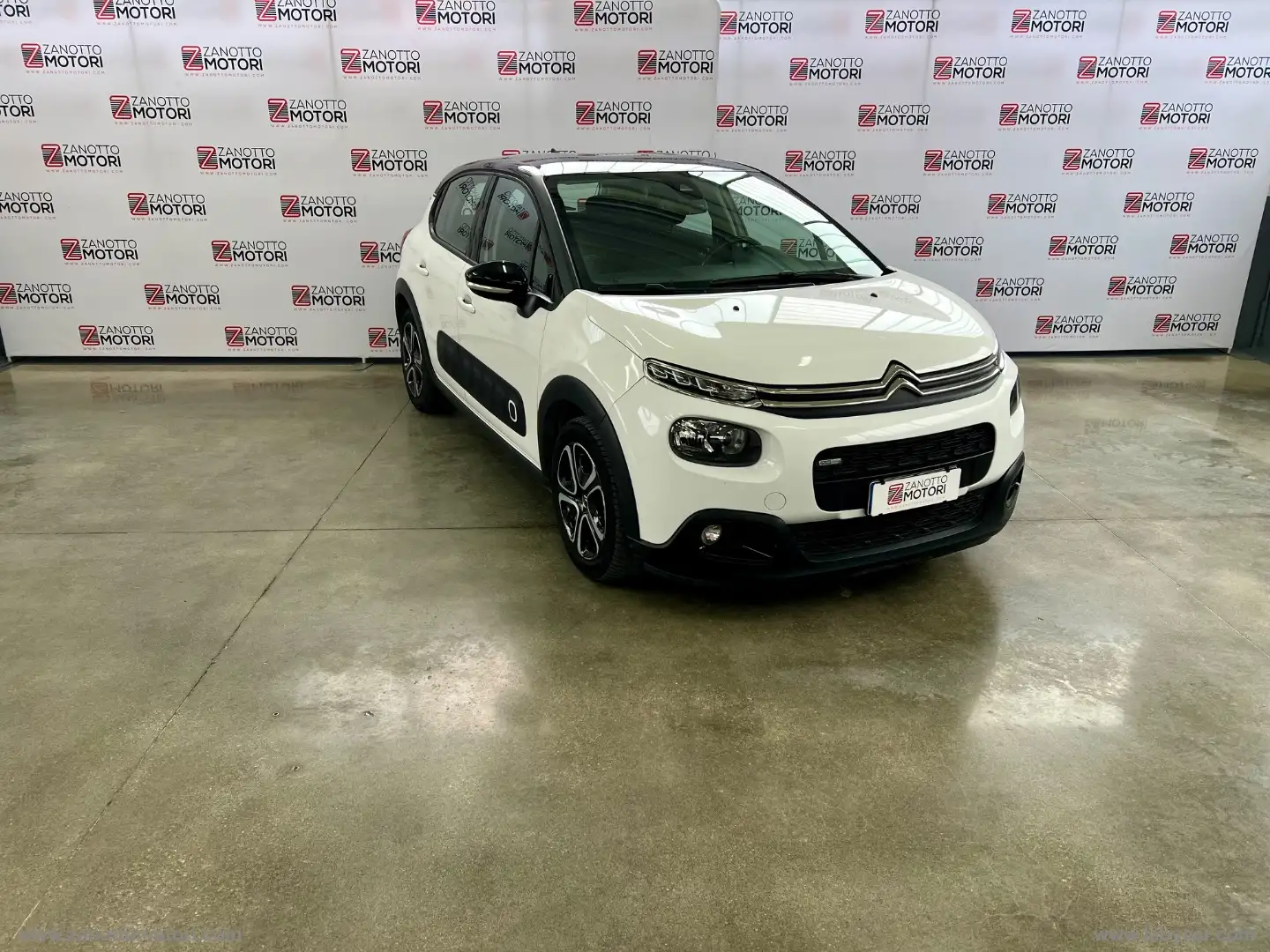 Citroen C3 PureTech 82 GPL Shine Weiß - 2