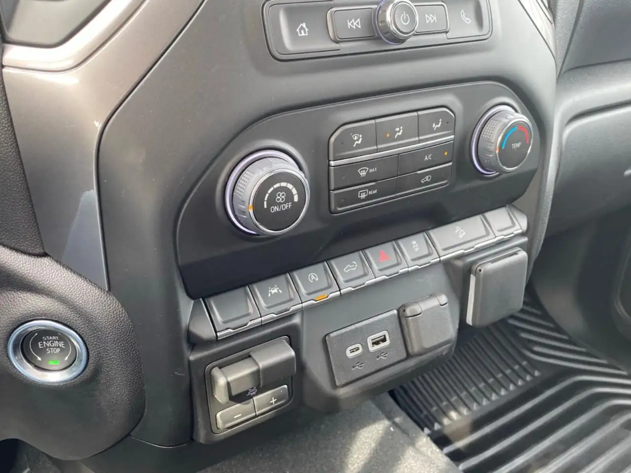 Chevrolet Silverado 1500 снимка Chevrolet Silverado 1500