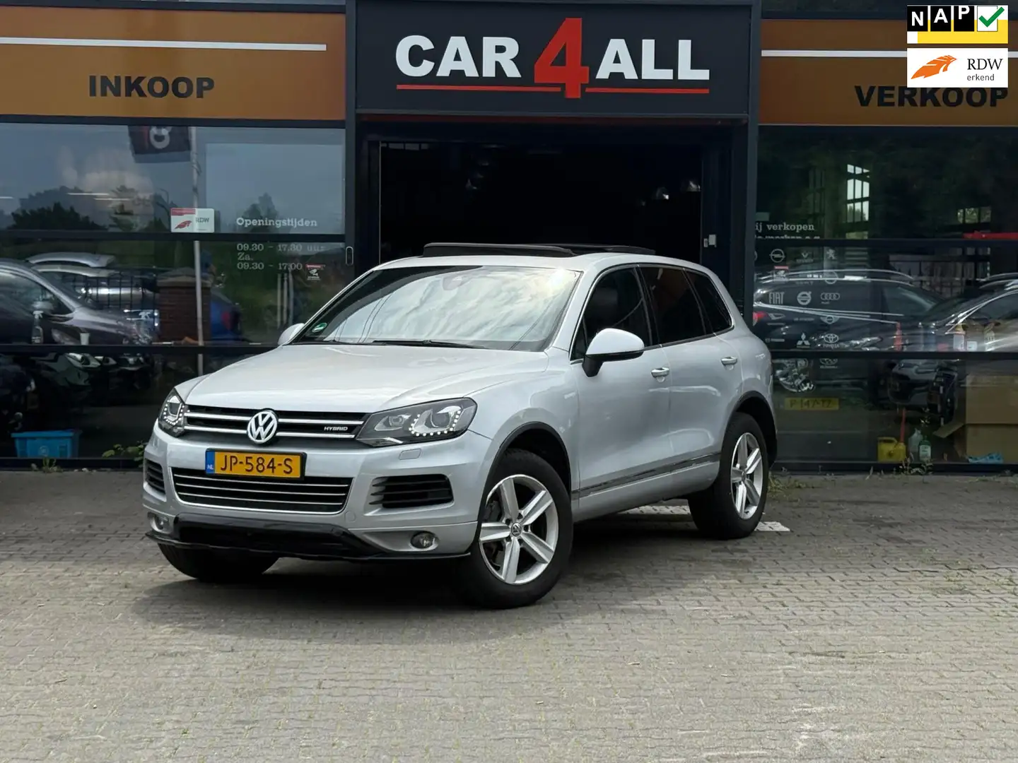 Volkswagen Touareg 3.0 TSI Hybrid Highline PANO/LEDER/PDC/APK 12-07-2 Grijs - 1