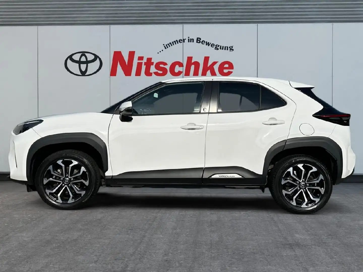 Toyota Yaris Cross Hybrid FWD Team Deutschland Weiß - 2