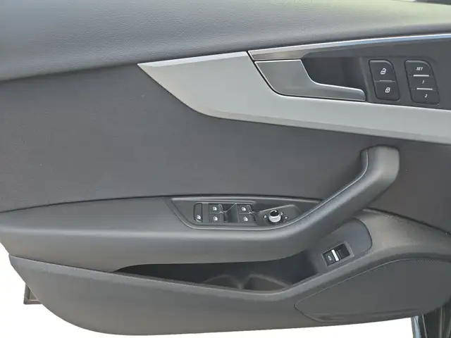 Audi A4 view 11