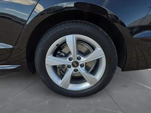 Audi A4 view 15