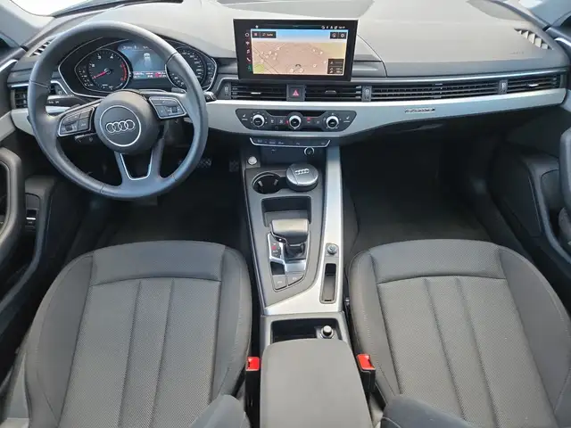 Audi A4 view 8