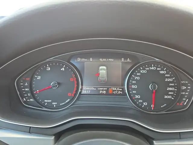 Audi A4 view 9