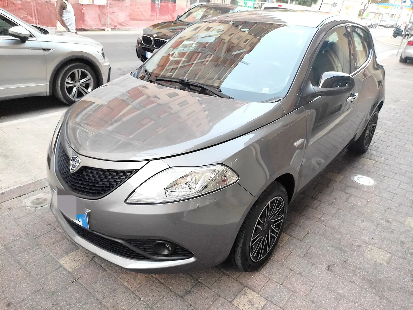 Lancia Ypsilon Ypsilon III 2015 1.0 firefly hybrid Eco chic Grigio - 1