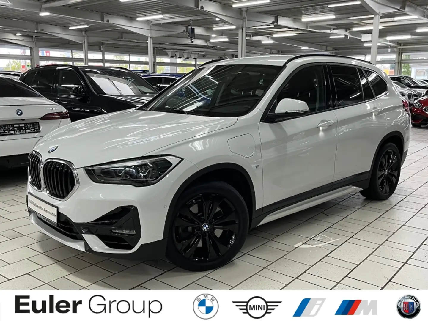 BMW X1 xDrive 25e A AHK-abnehmbar AHK Navi Leder LED El. Weiß - 1