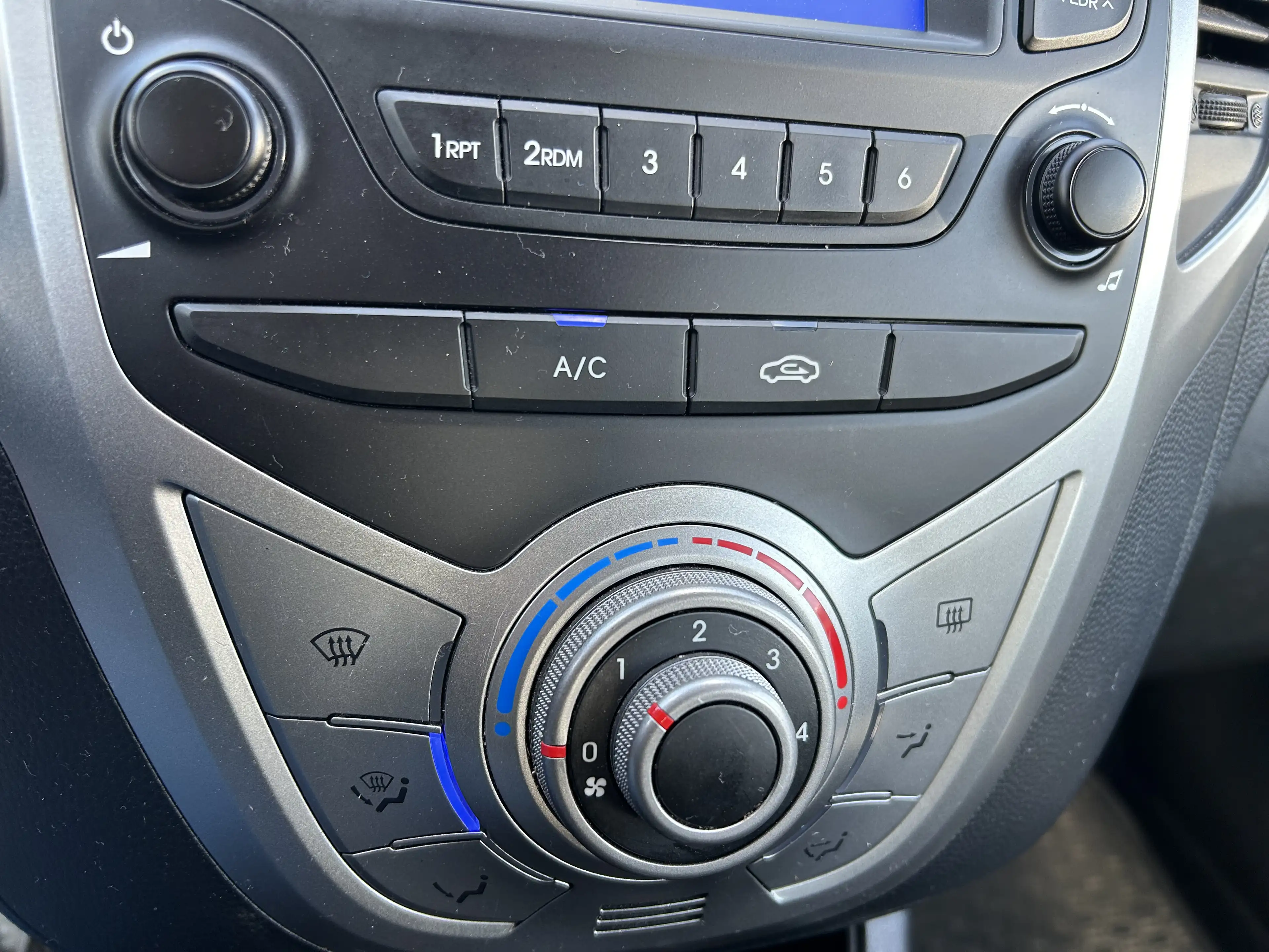 Hyundai iX20 1.4i Fun ISG 5 PORTES AIRCO GARANTIE 12 MOIS — photo 12
