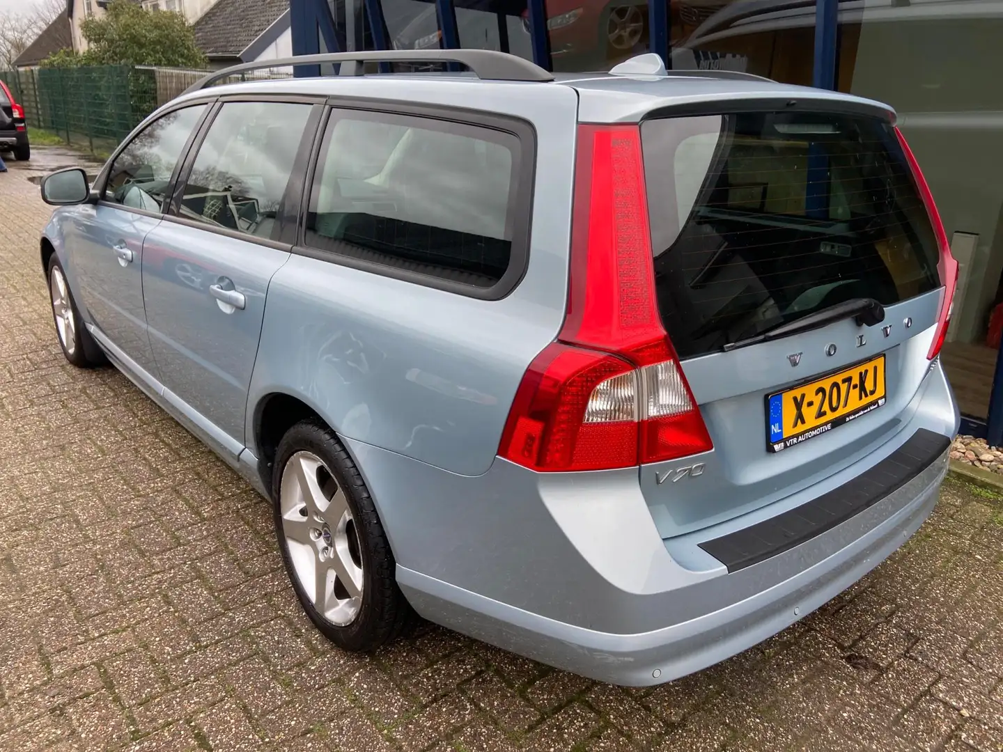 Volvo V70 2.5T Momentum 200PK Youngtimer Blauw - 2