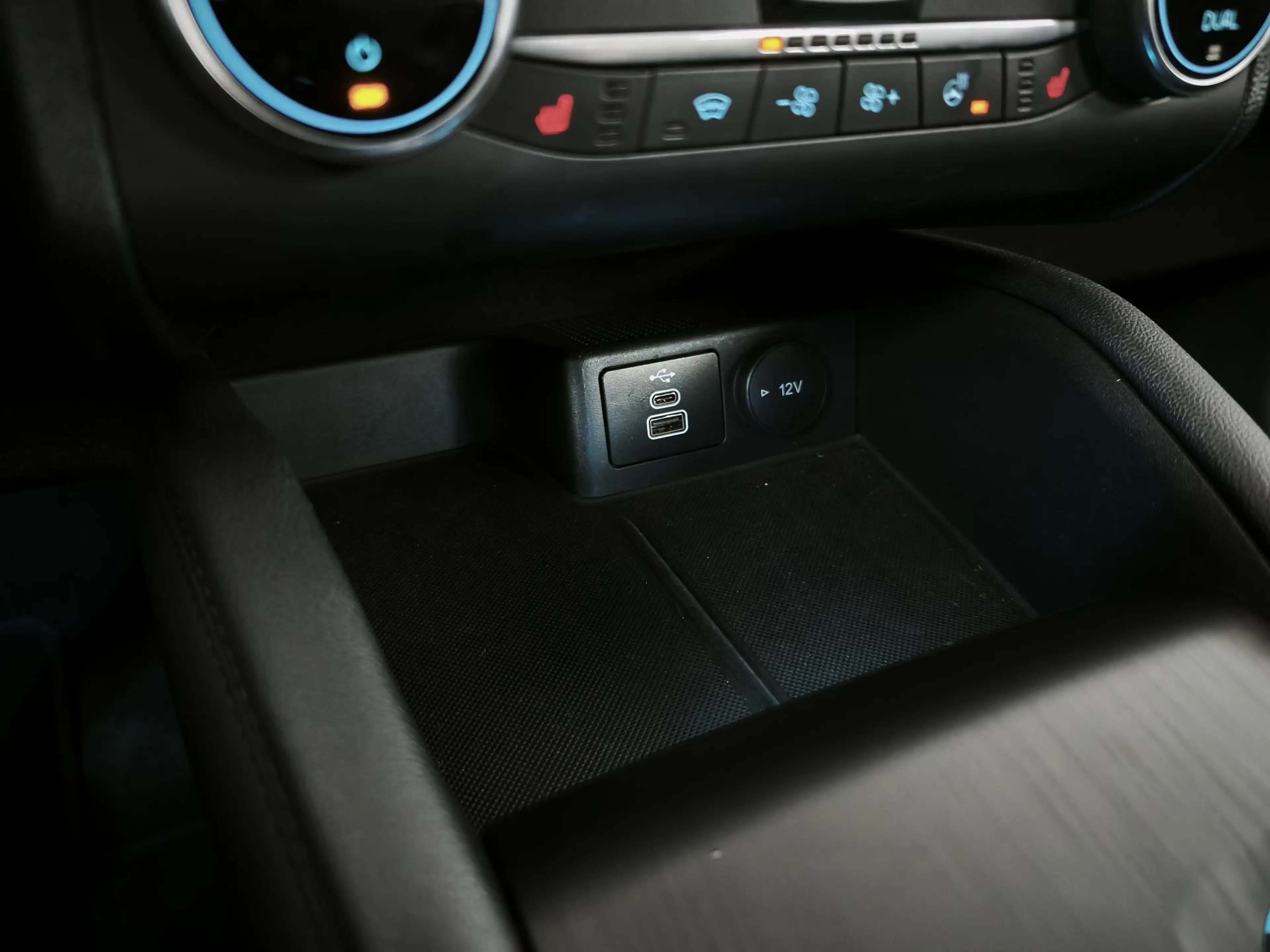 Ford Kuga 2.5 PHEV Titanium | Apple Carplay - Android Auto | — photo 28