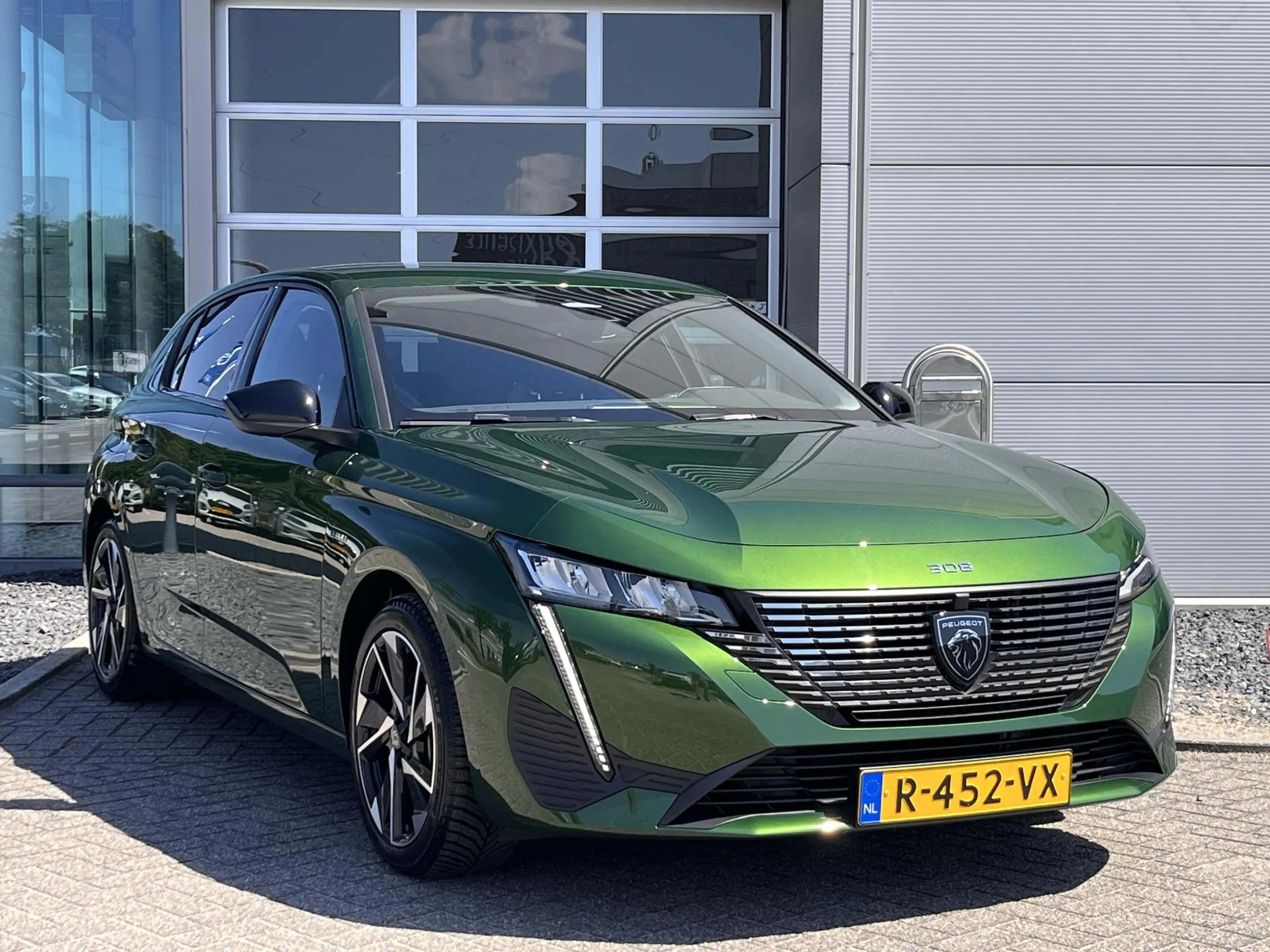 Peugeot 308 1.6 HYbrid 180 Allure Pack Business Plug in Hybrid — photo 3
