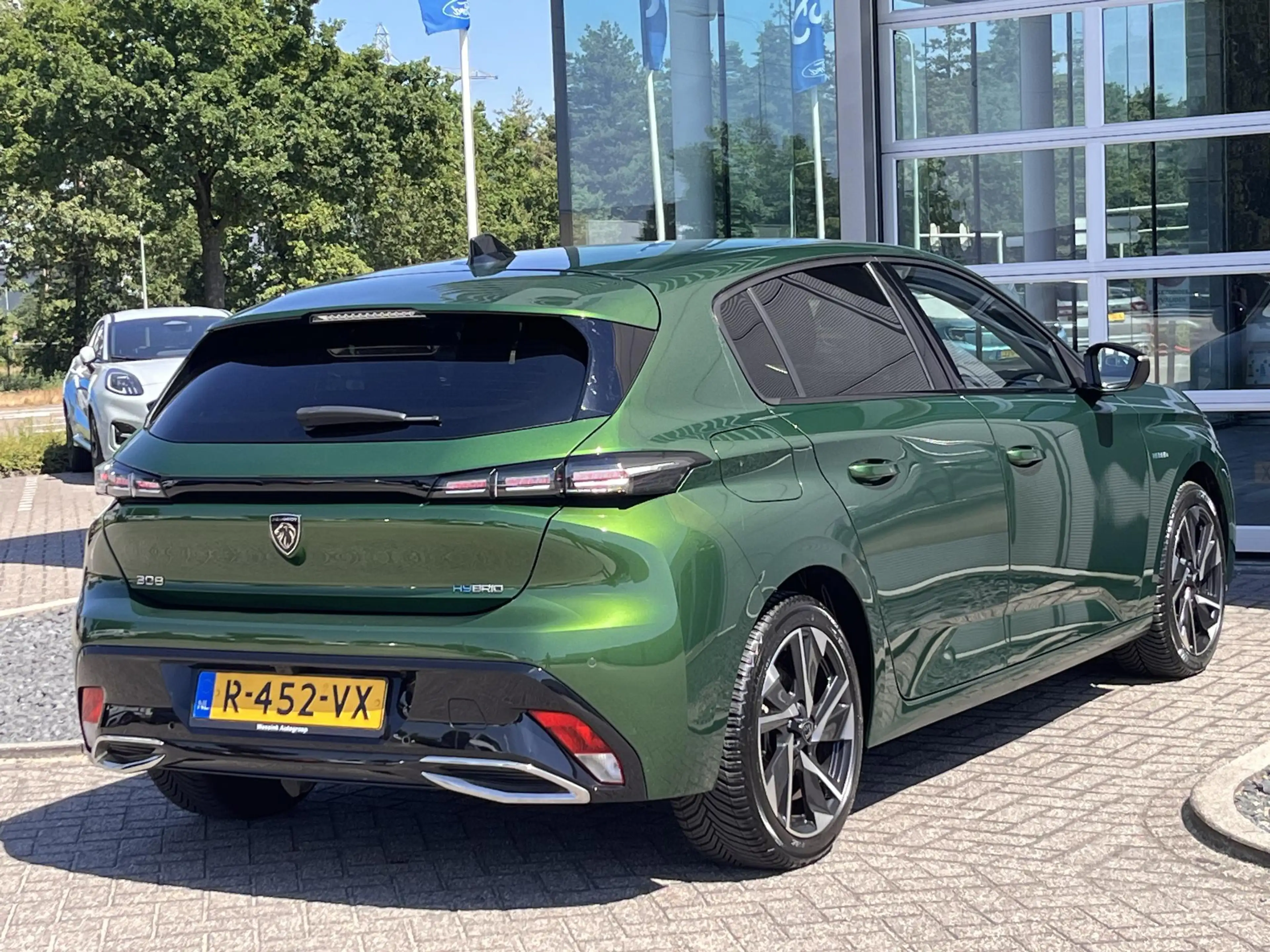 Peugeot 308 1.6 HYbrid 180 Allure Pack Business Plug in Hybrid — photo 8