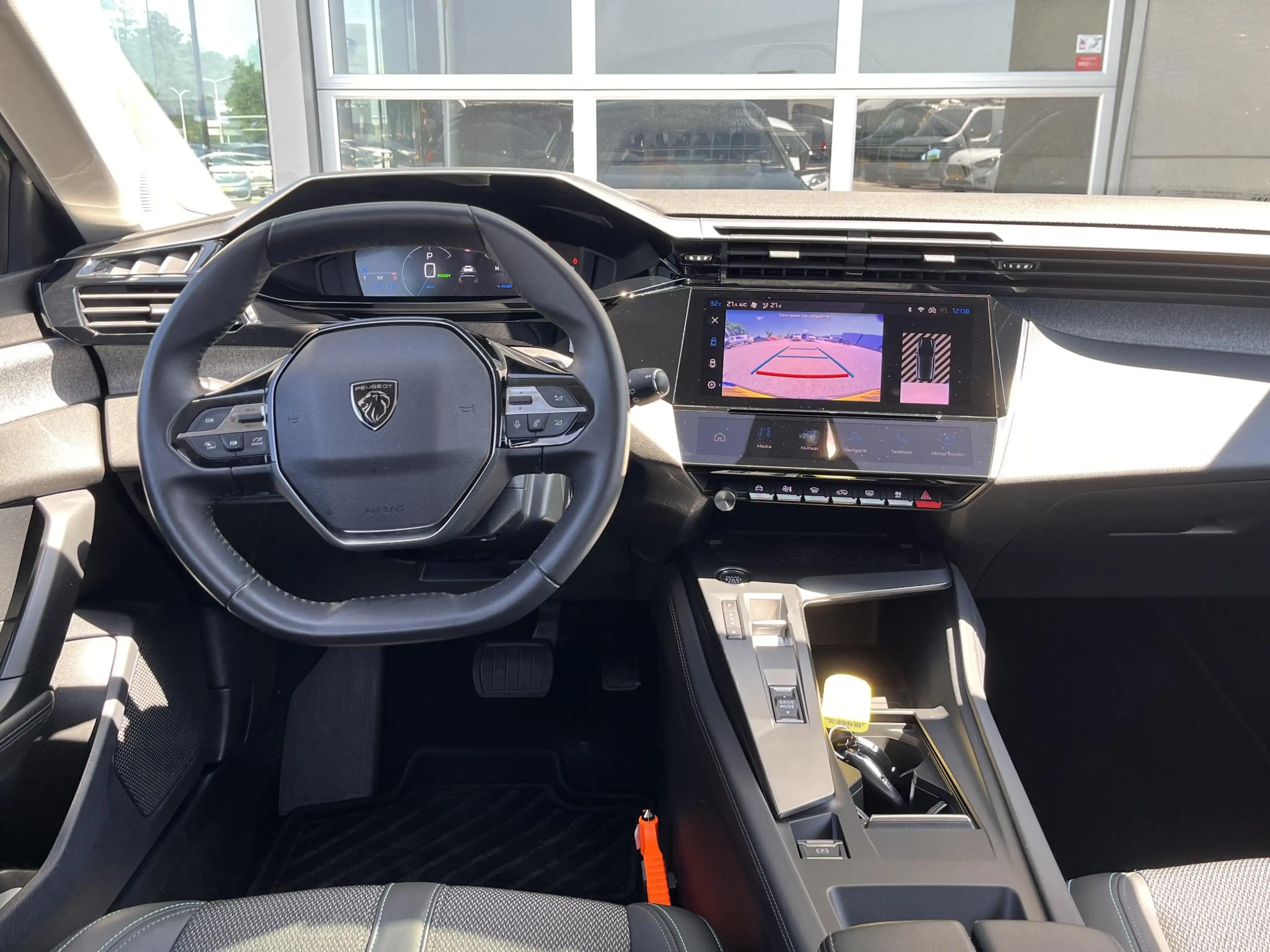 Peugeot 308 1.6 HYbrid 180 Allure Pack Business Plug in Hybrid — photo 9