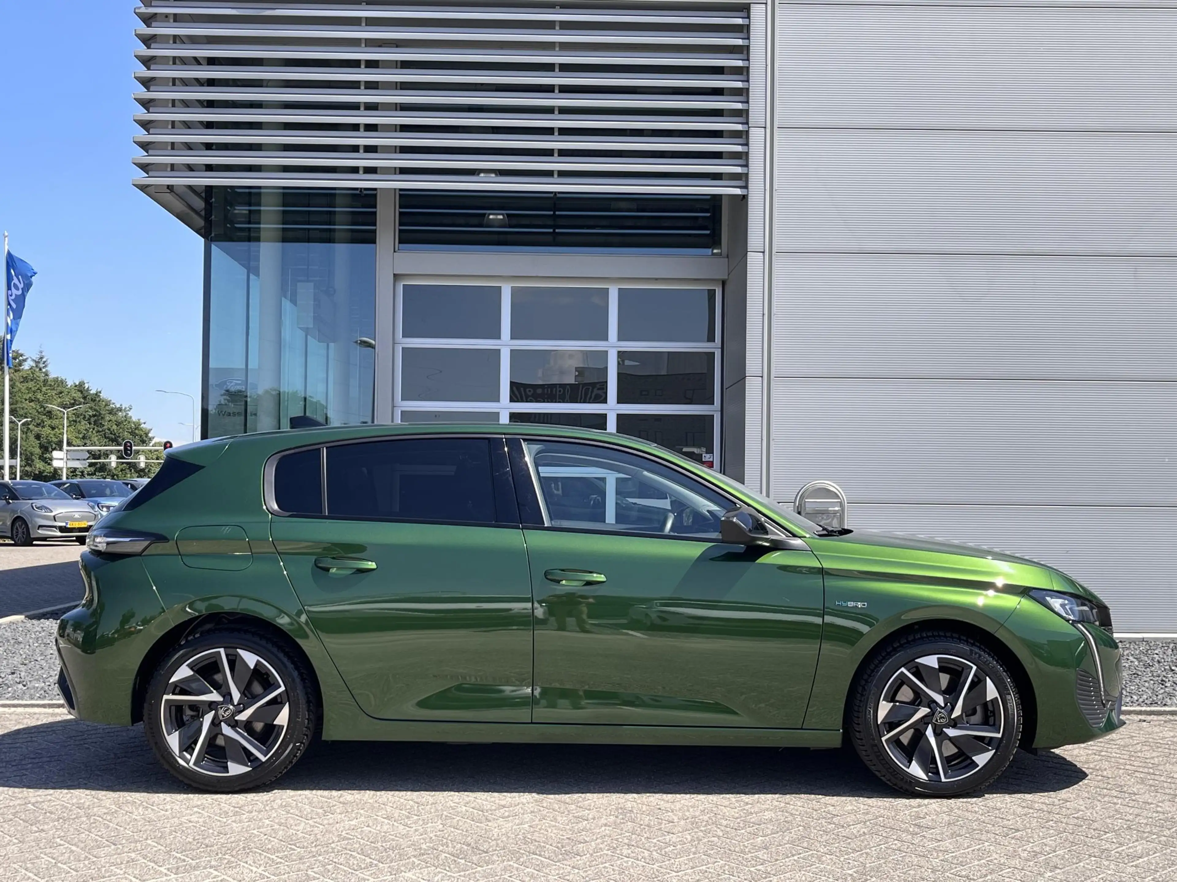 Peugeot 308 1.6 HYbrid 180 Allure Pack Business Plug in Hybrid — photo 6
