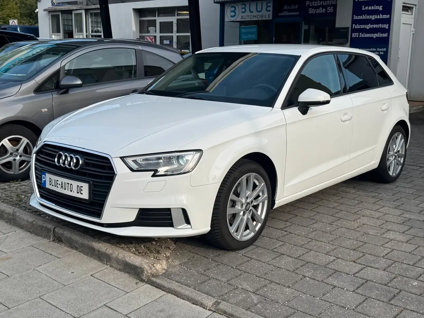 Audi A3 Sportback 30 g-tron Aut. sport Xenon*SHZ*Temp Weiß - 1