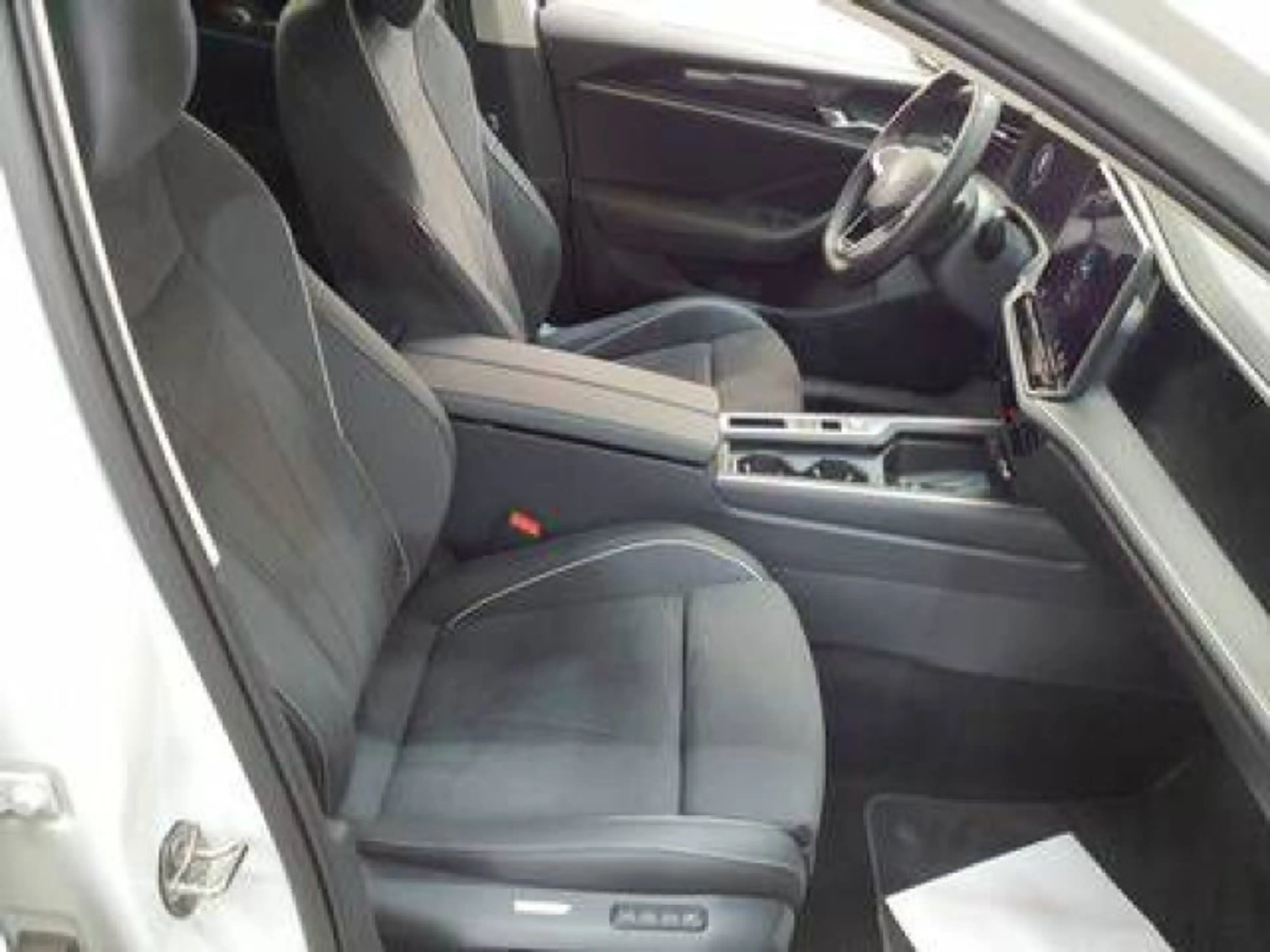 Volkswagen Passat Variant Passat 2.0 TDI DSG Business Navi LED Kamera AHK — photo 5