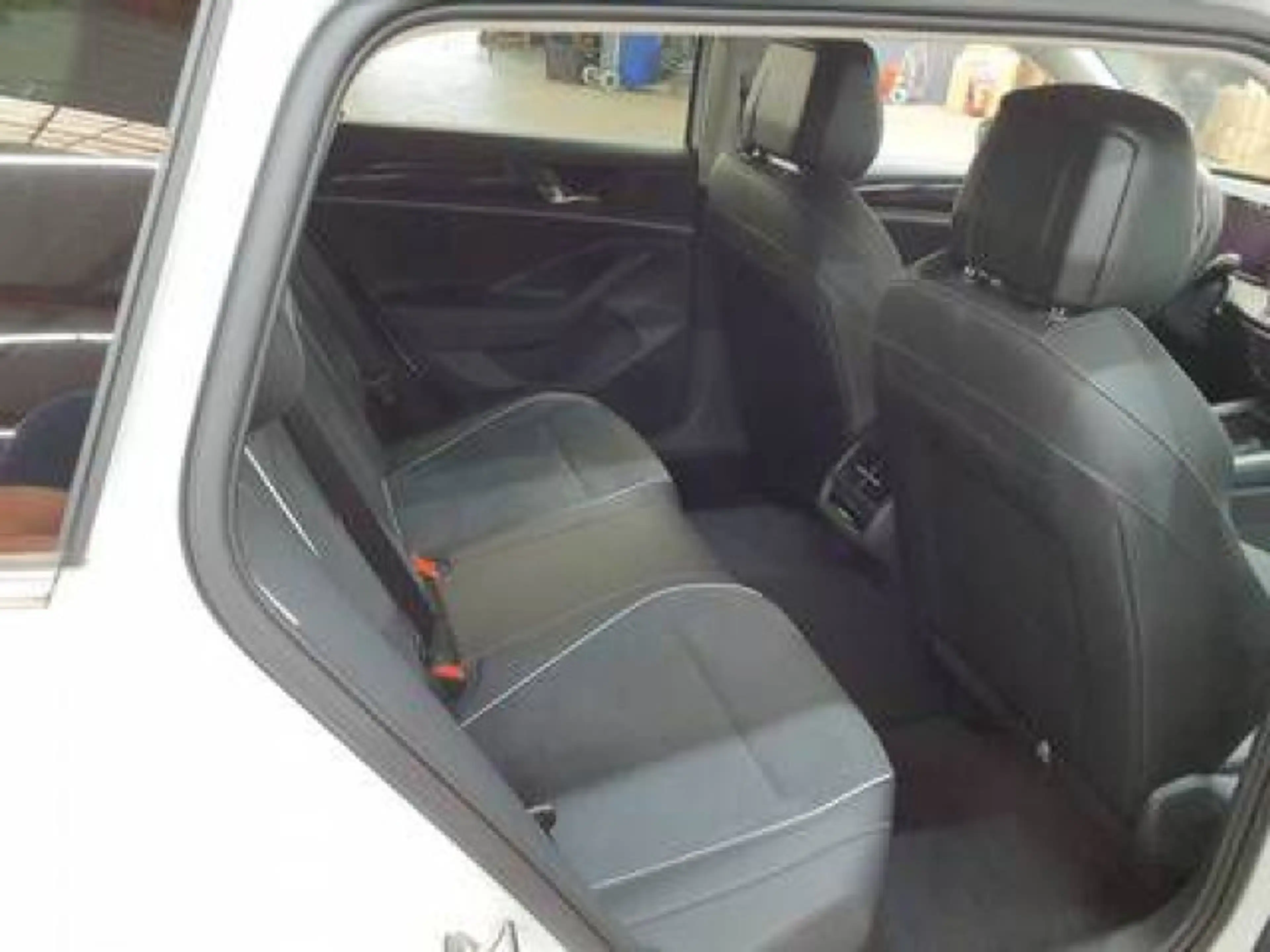 Volkswagen Passat Variant Passat 2.0 TDI DSG Business Navi LED Kamera AHK — photo 9
