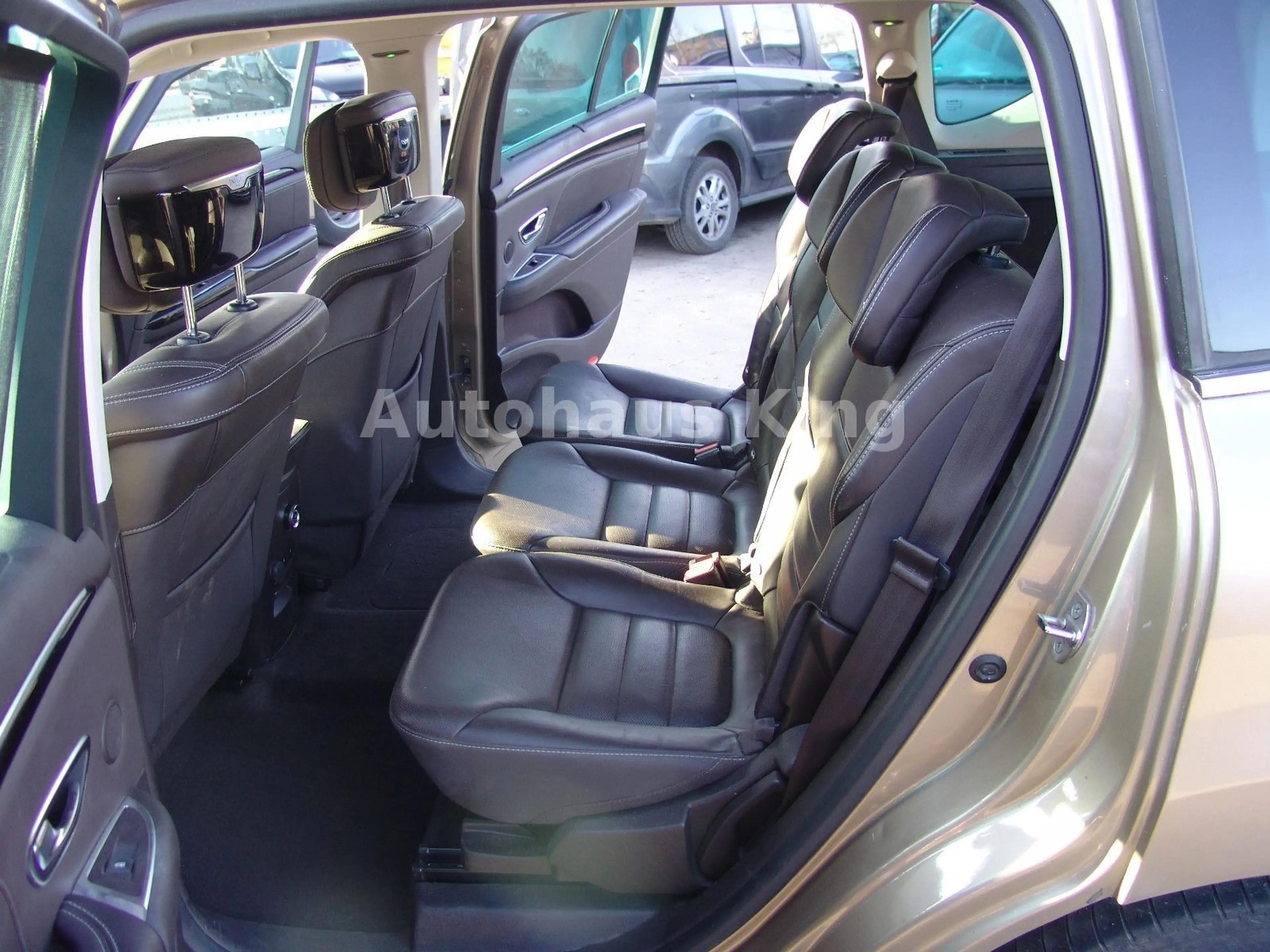 Renault Espace V Initiale Paris-AUT/7Si/Leder/NAVI/Pano — photo 8