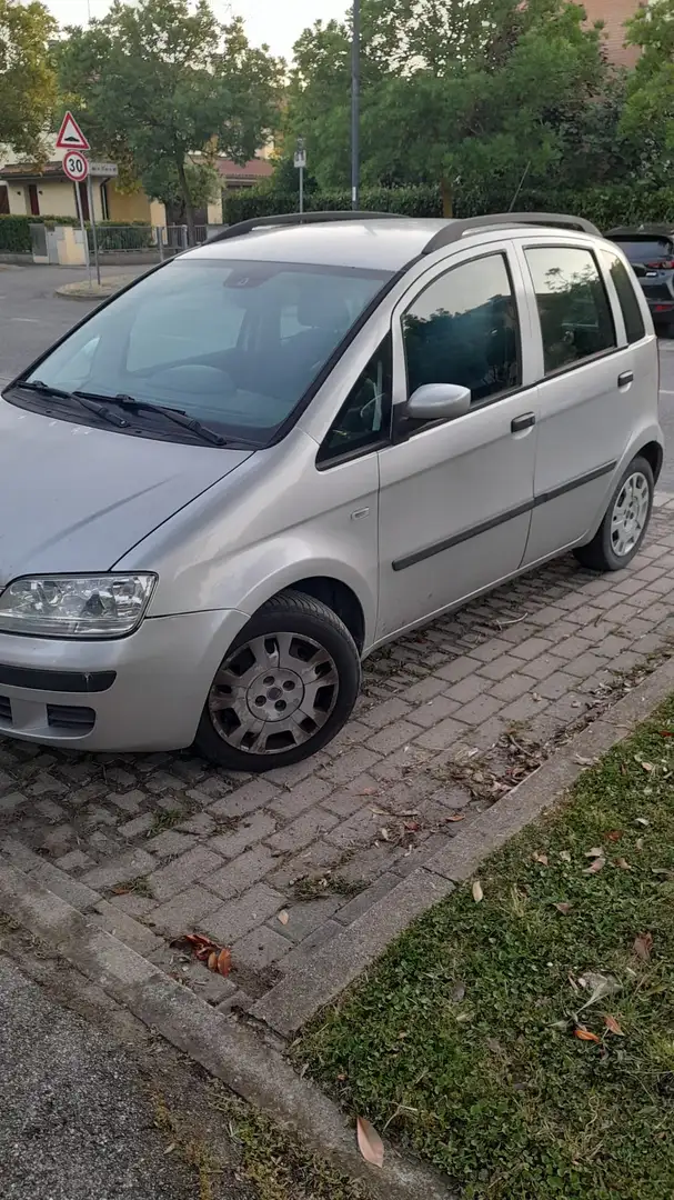 Fiat Idea 1.2 16v Black Label - 2