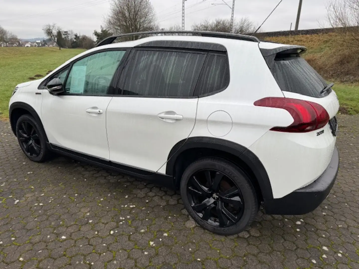 Peugeot 2008 Allure GT-Line PT130 Weiß - 2