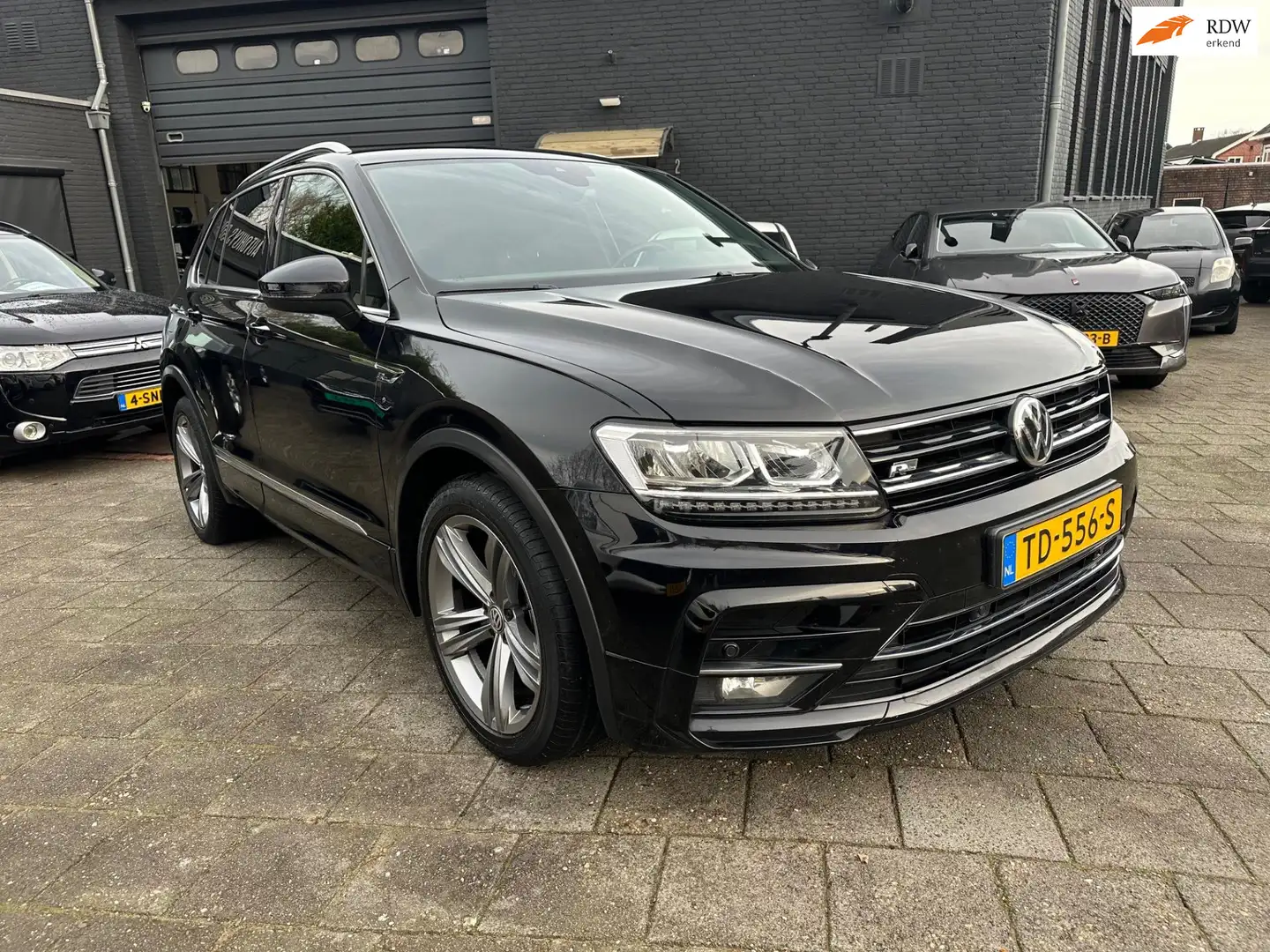 Volkswagen Tiguan 1.4 TSI (125pk) Comfortline Business R! Navigatie! Noir - 1