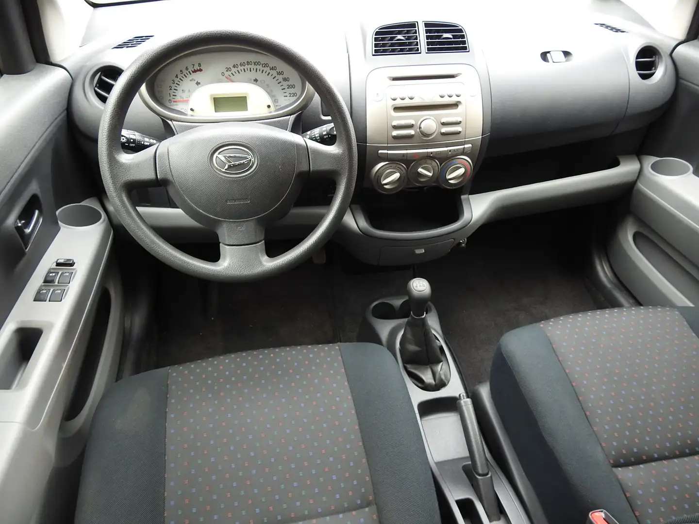 Daihatsu Sirion 2.Hand .30100 km. Klima . Winterreifen ! Gold - 2