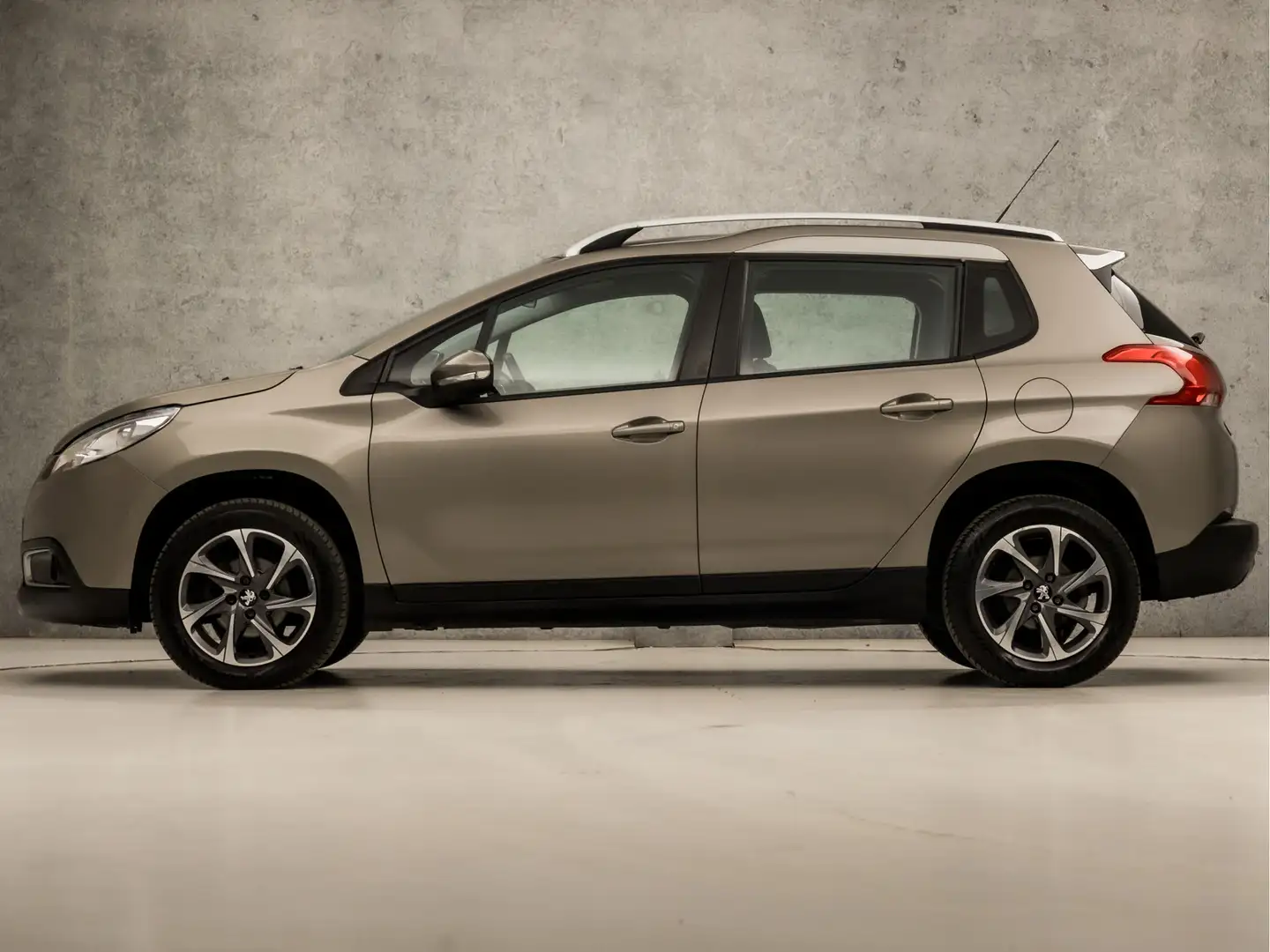 Peugeot 2008 1.2 PureTech Sport Automaat (PANORAMADAK, NAVIGATI Bruin - 2
