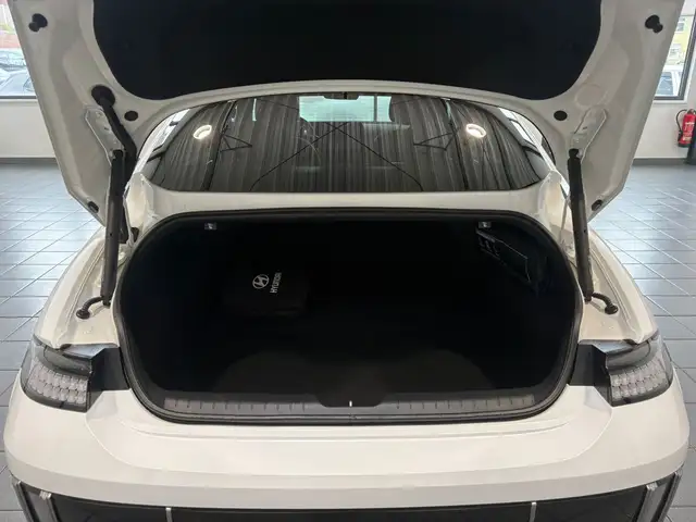 Hyundai Ioniq 6 view 6