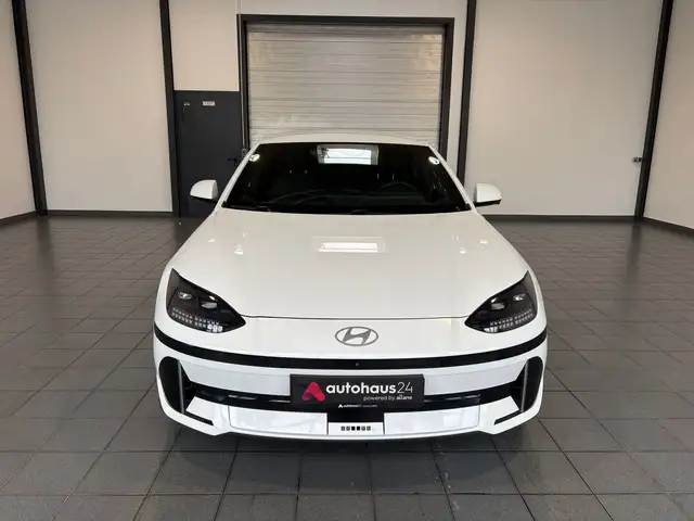 Hyundai Ioniq 6 view 2