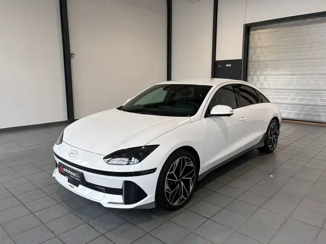 Hyundai Ioniq 6 view 3