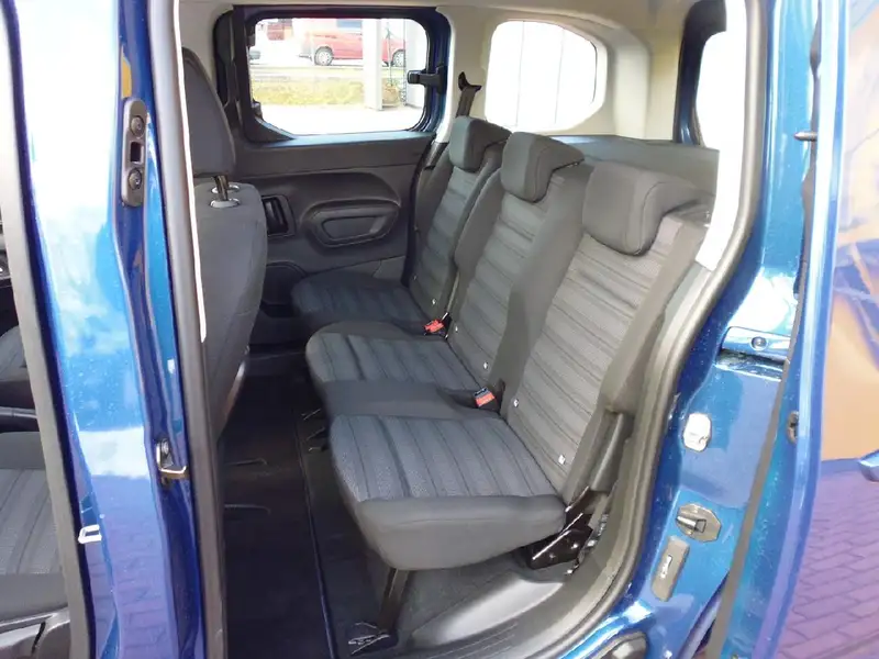Annonce voiture d'occasion Opel Combo-e Life - CARADIZE