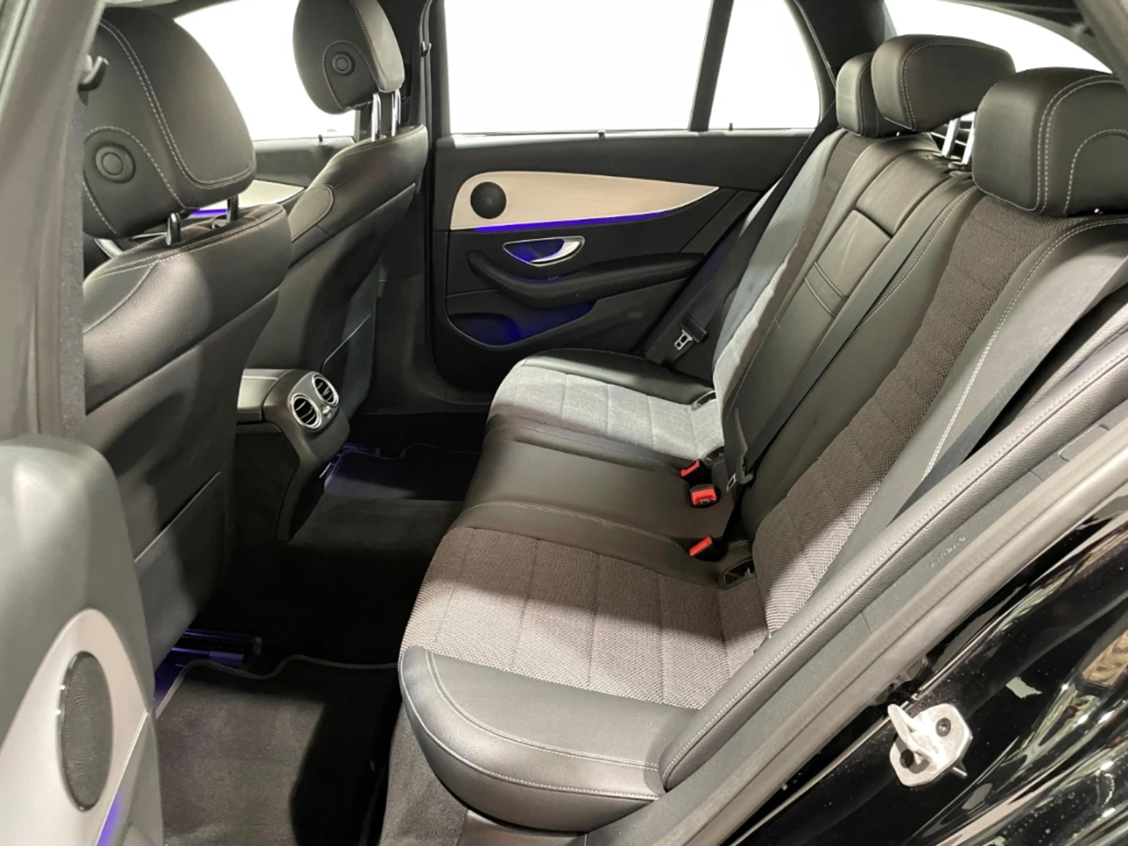 Mercedes-Benz E 200 T 4Matic AMG-Line Automatik EU6d Navi LED Widescre — photo 7