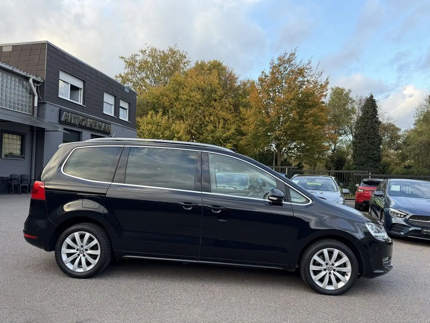 Volkswagen Sharan Highline BMT 7-Sitzer Navi/Pano/Kamera Schwarz - 2
