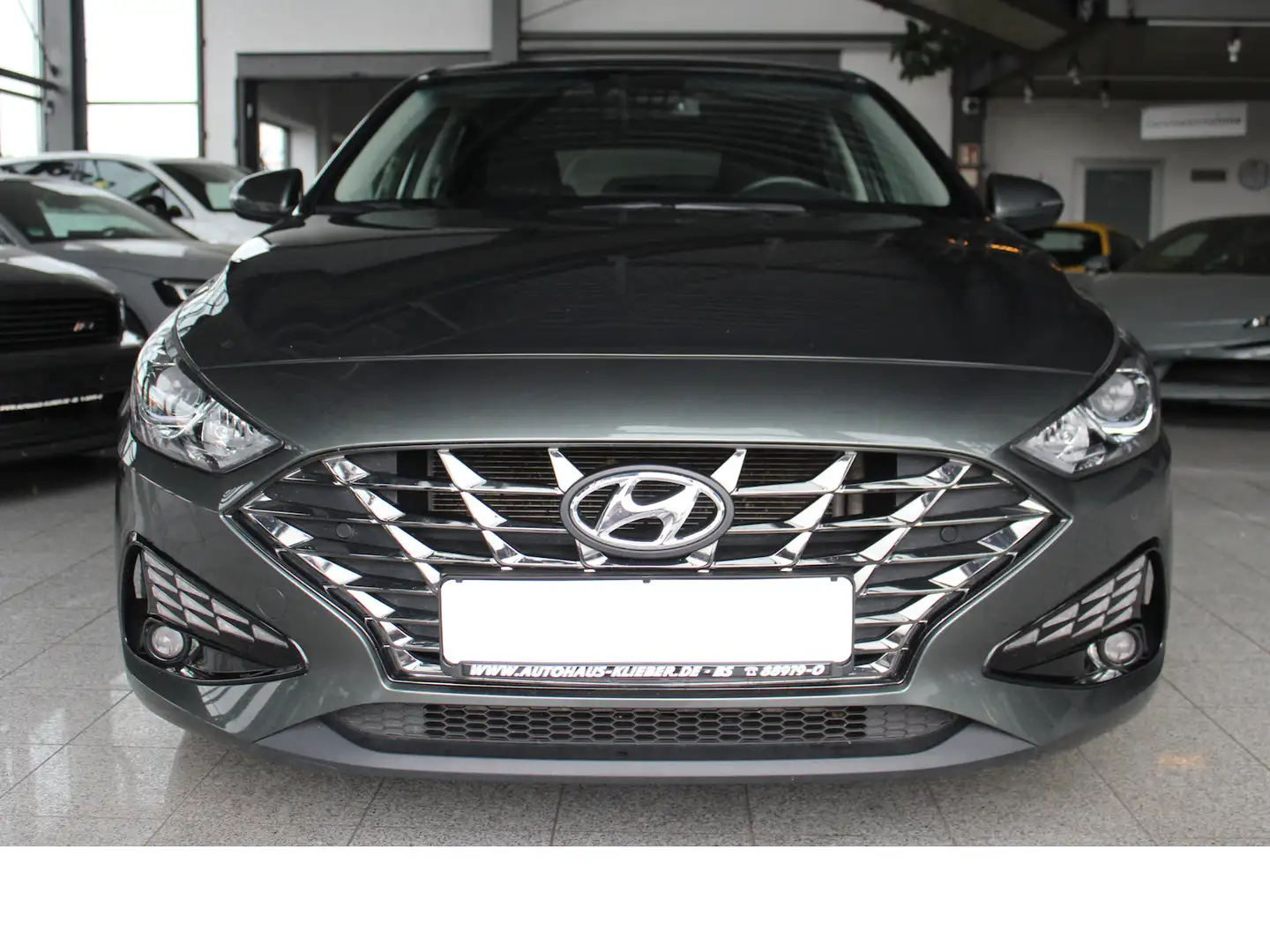 Hyundai i30 1.0 T-DGI Trend SHZ*TEMPOMAT*APP*KAMERA Schwarz - 2