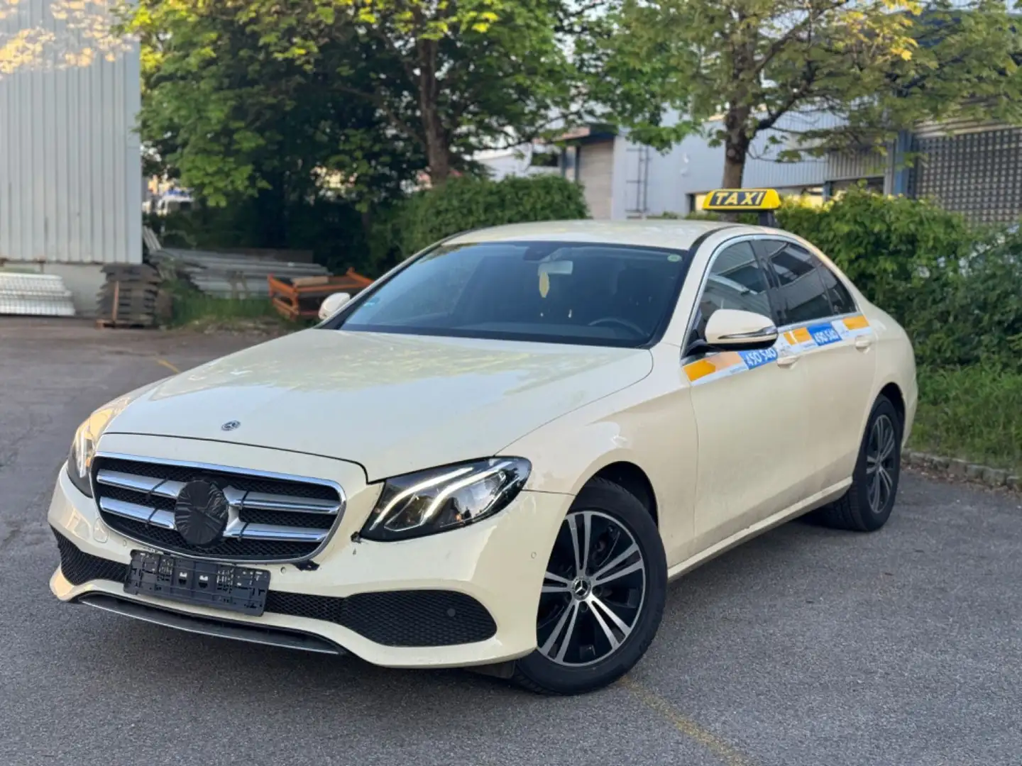 Mercedes-Benz E 200 E -Klasse Limousine*Kamera*LED*Leder - 1