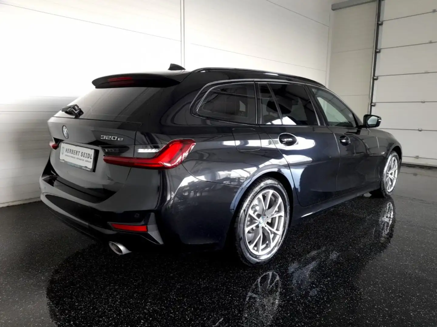BMW 320 e Touring SPORT-LINE PHEV Aut *VOLL LED / NAVI / LIVE COCKPIT PROFESSIONAL / TEMPOMAT / E-KLAPPE / TEILLEDER / SHZG* Schwarz - 2