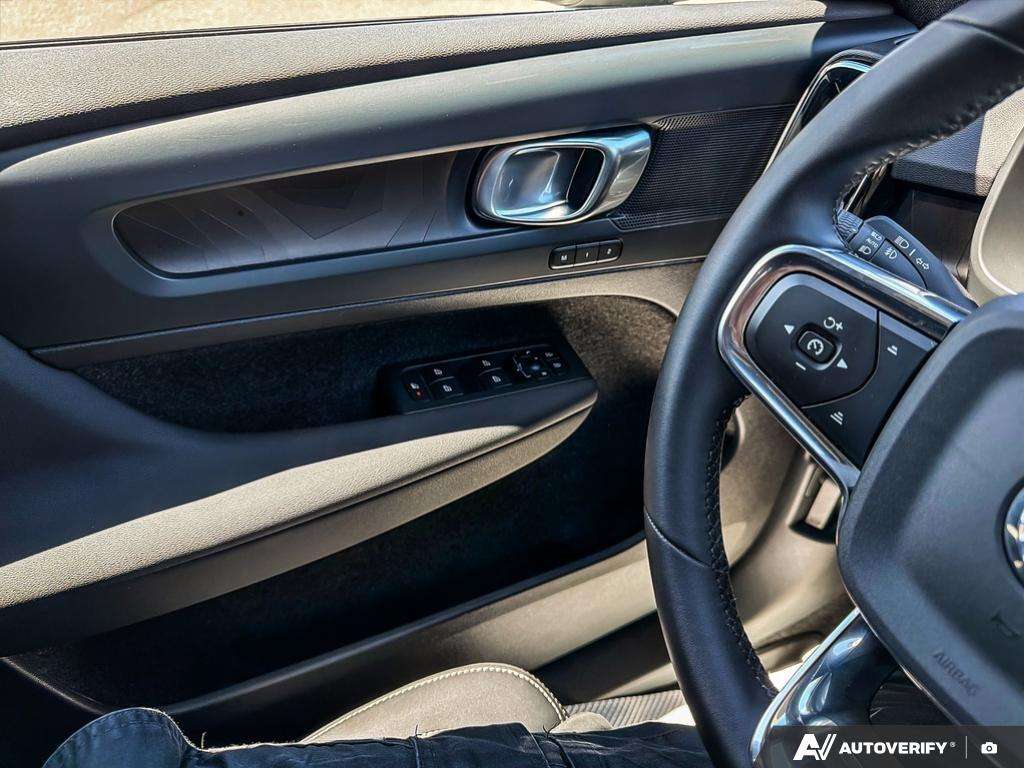 2024 Volvo XC40 Twin Plus thumb 16