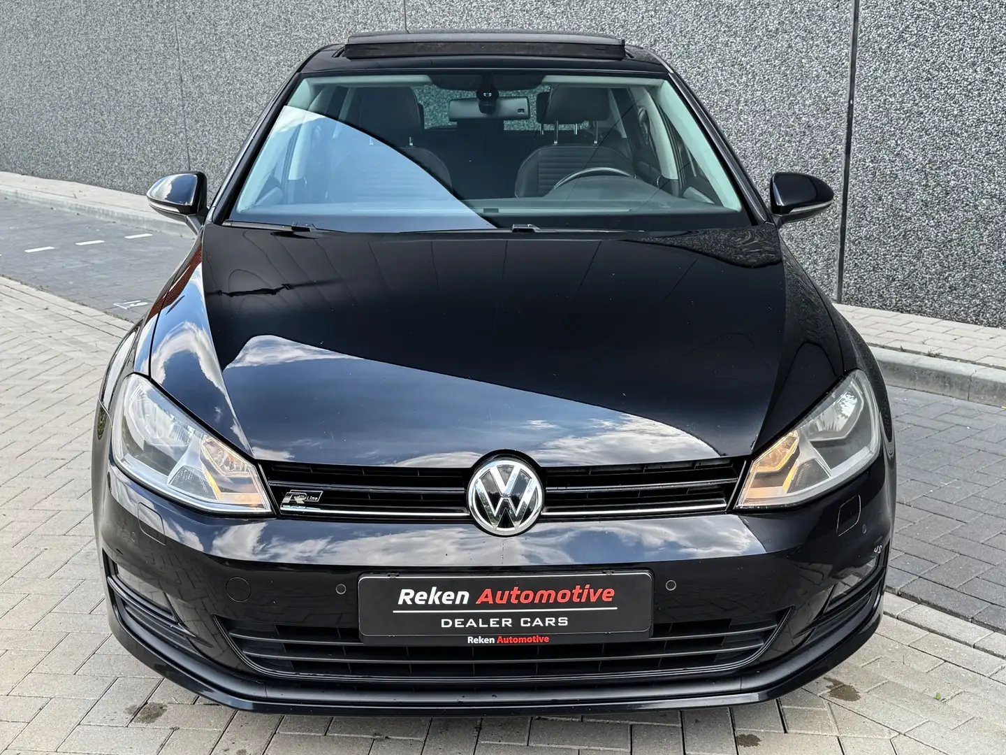Volkswagen Golf 1.2 TSI R-line Pano Carplay Clima Dealer Onh Zwart - 2