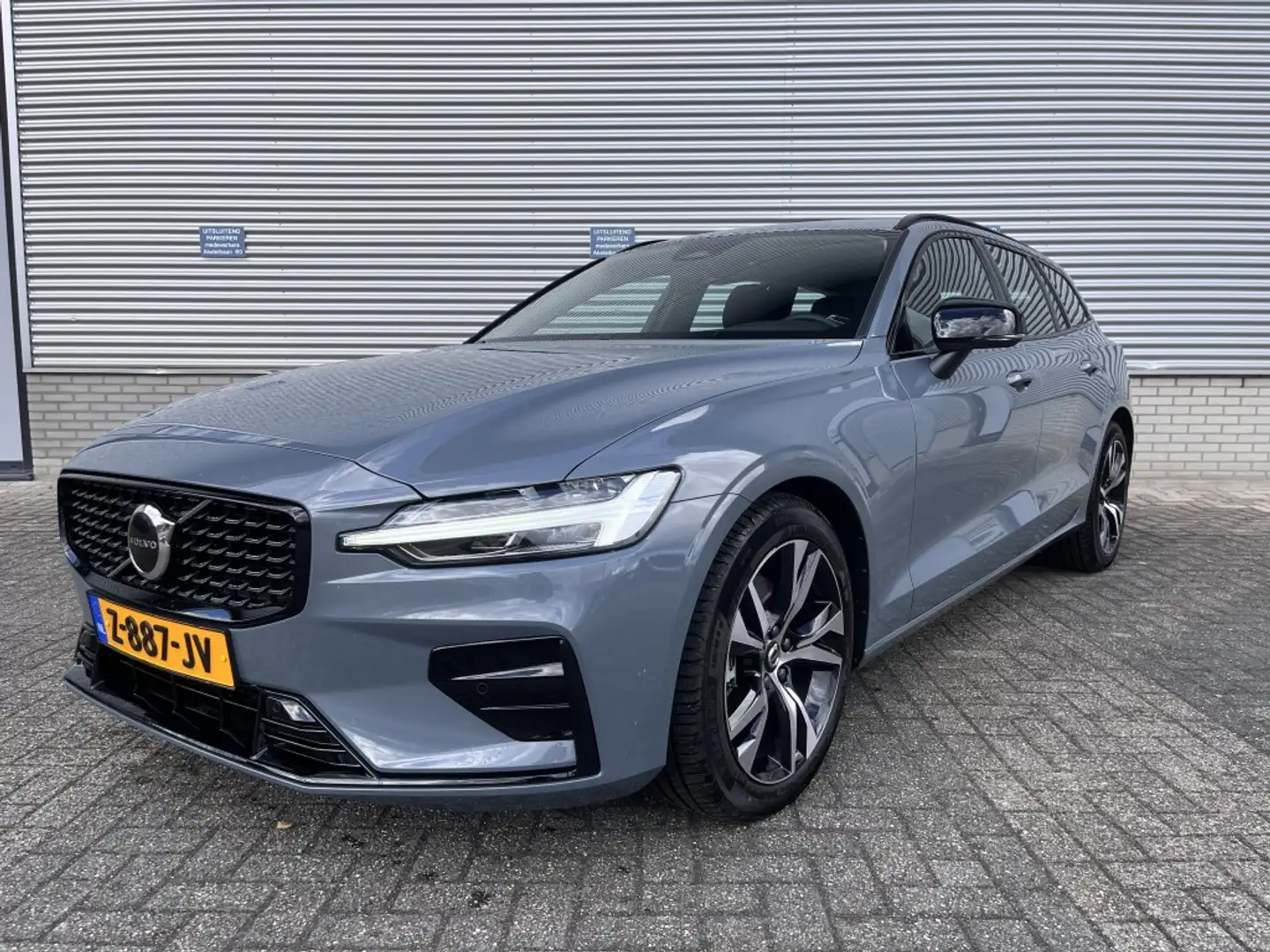 Volvo V60 B4 Plus Dark | Leder Bekl. | Trekhaak | Google Ser Grigio - 1