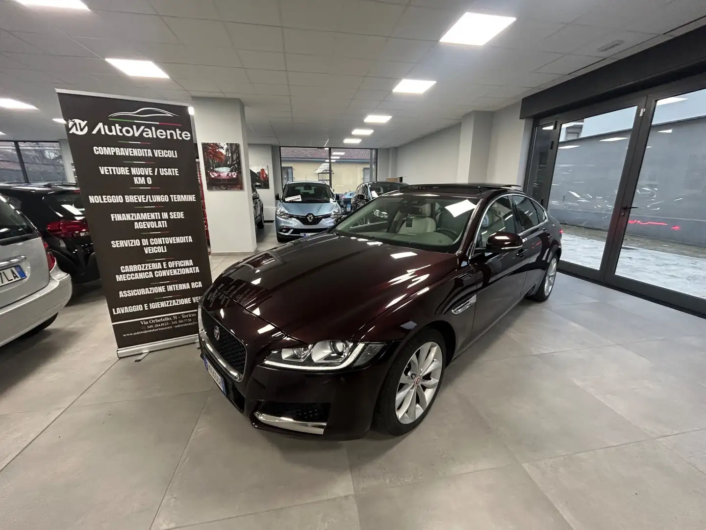 Jaguar XF 2.0 D 180 CV Portfolio Grigio - 1