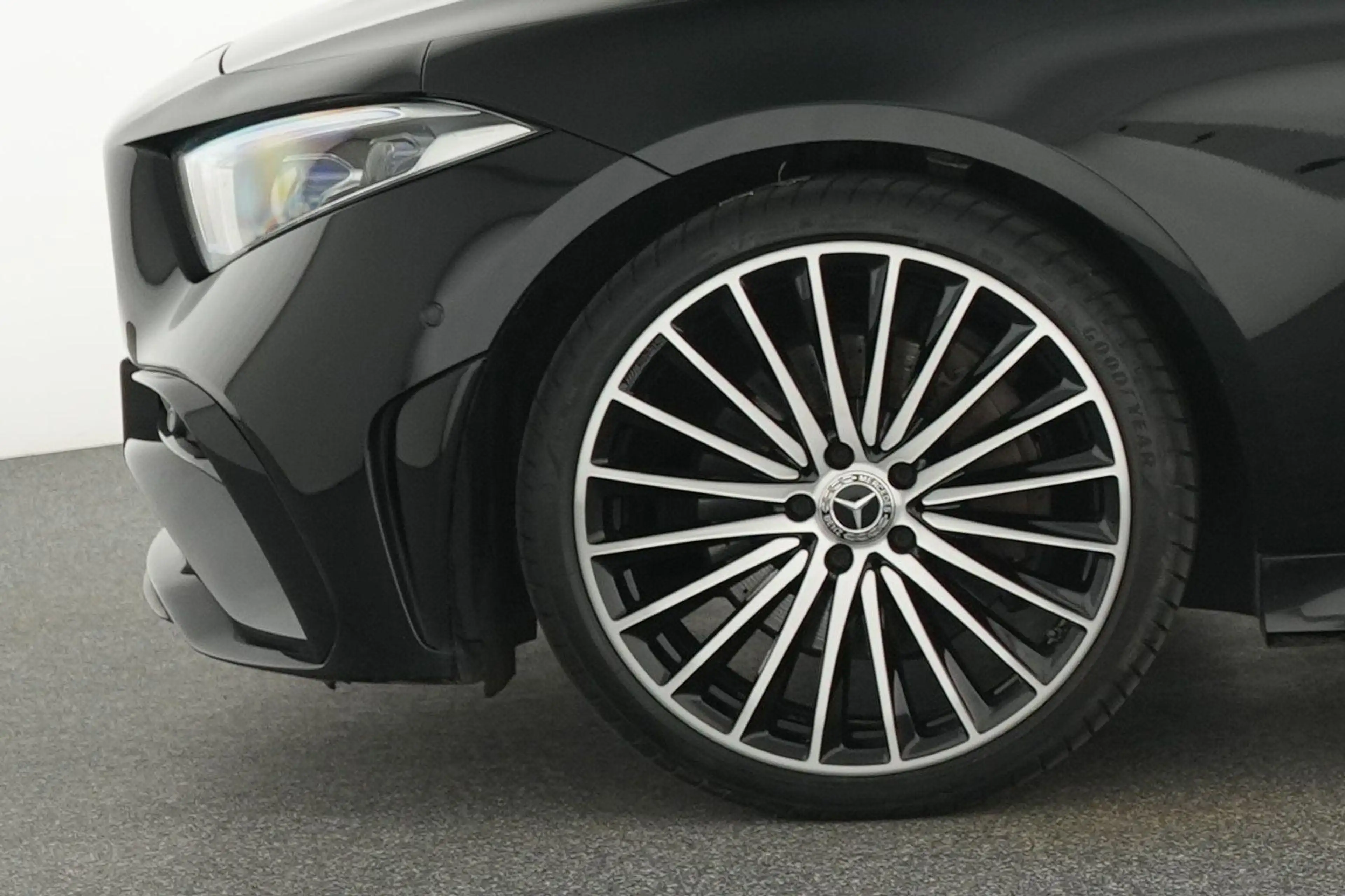 Mercedes-Benz CLS 220 d AMG Line + LEDER + OPEN DAK + MULTIBEAM + CARPLA — photo 5