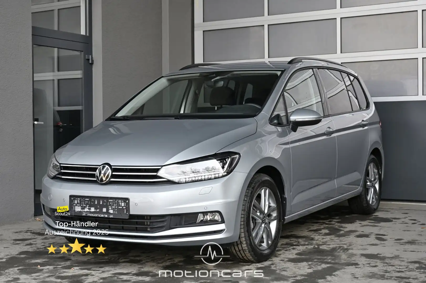 Volkswagen Touran 1.5 TSI BMT/Start-Stopp Friends 7 Sitze EXP € 27. Silber - 1