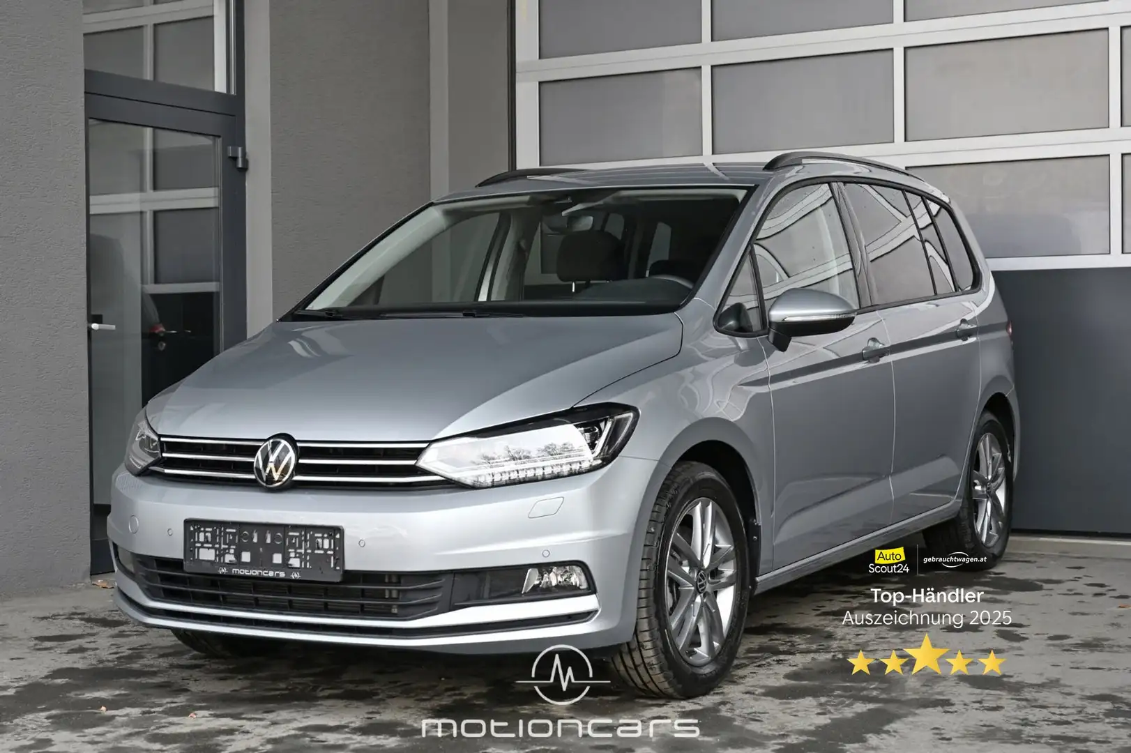 Volkswagen Touran 1.5 TSI BMT/Start-Stopp Friends 7 Sitze EXP € 28. Silber - 1